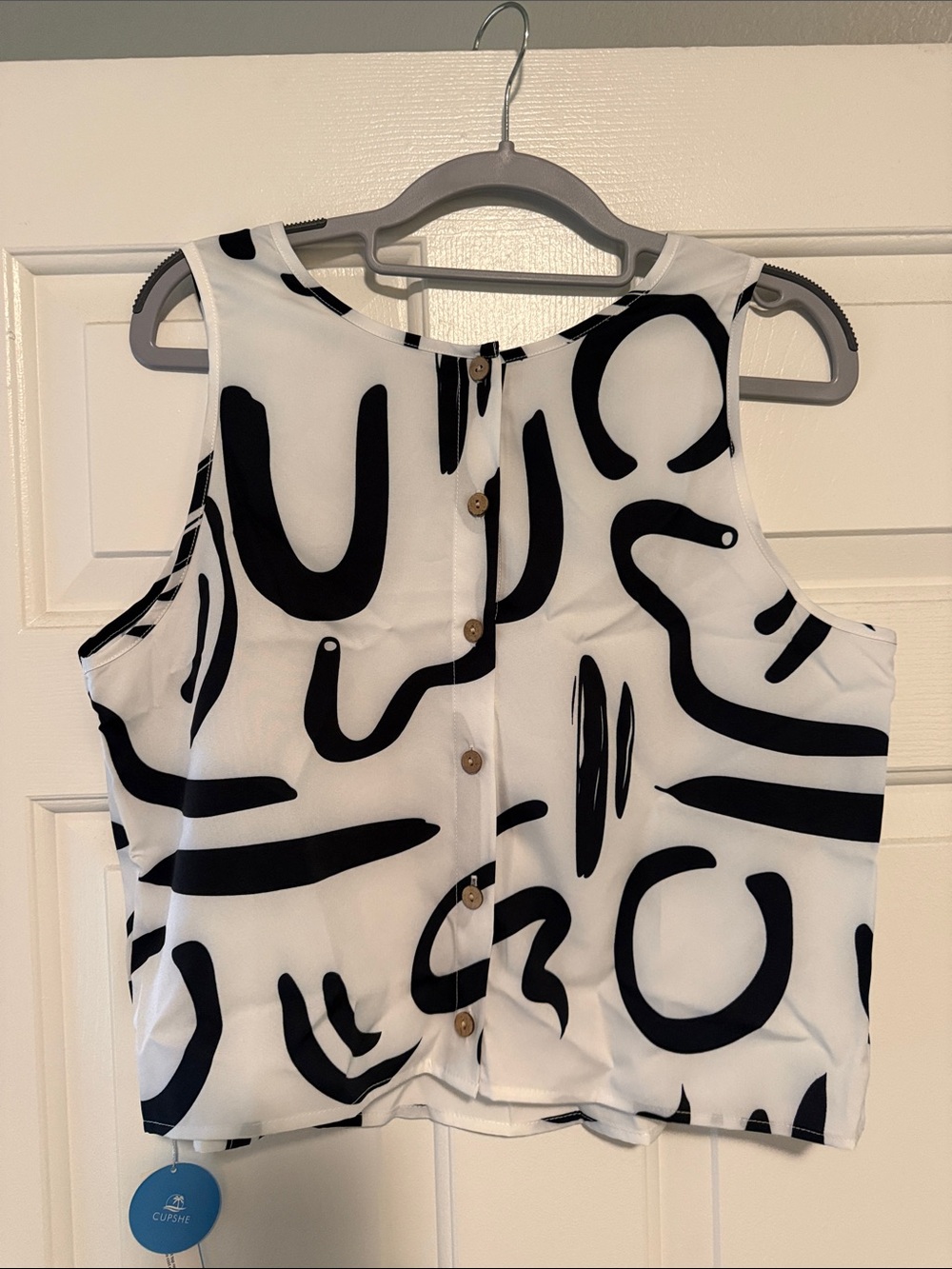 CUPSHE Sleeveless White & Black Abstract Print Top button up- Women